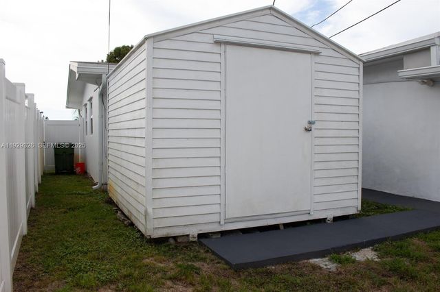 8781 Johnson St, Pembroke Pines, FL 33024