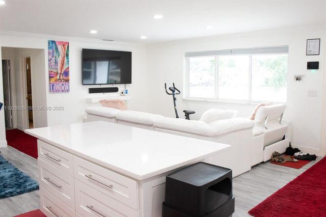 8781 Johnson St, Pembroke Pines, FL 33024