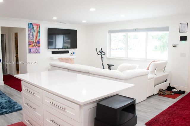 8781 Johnson St, Pembroke Pines, FL 33024