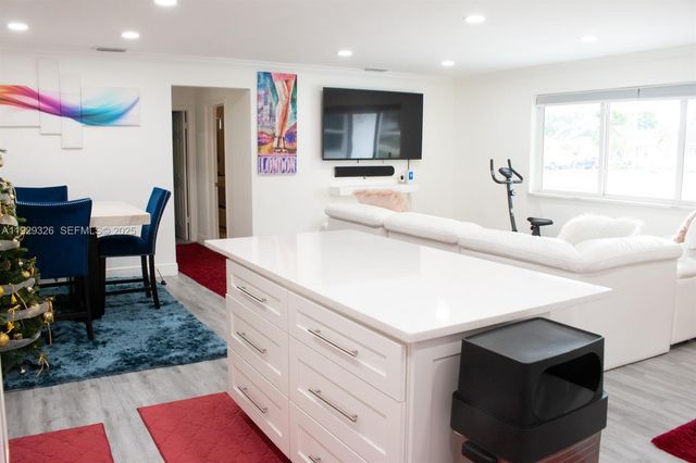 8781 Johnson St, Pembroke Pines, FL 33024