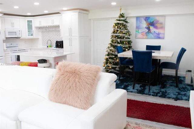 8781 Johnson St, Pembroke Pines, FL 33024