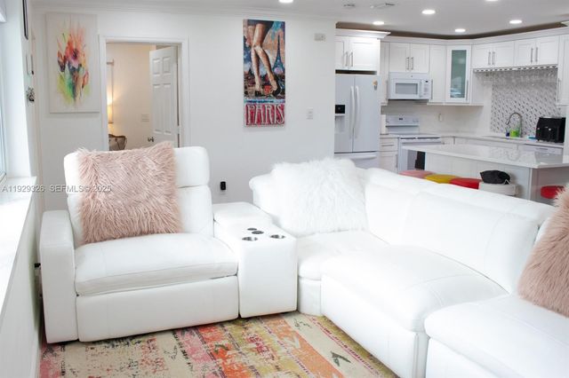 8781 Johnson St, Pembroke Pines, FL 33024