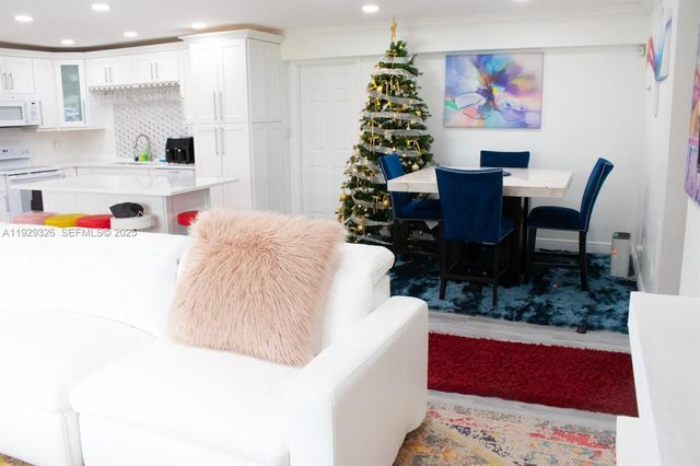 8781 Johnson St, Pembroke Pines, FL 33024