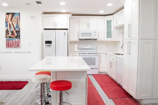 8781 Johnson St, Pembroke Pines, FL 33024