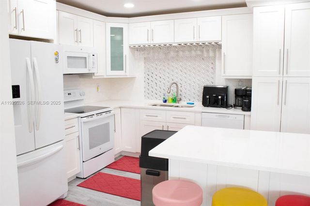 8781 Johnson St, Pembroke Pines, FL 33024