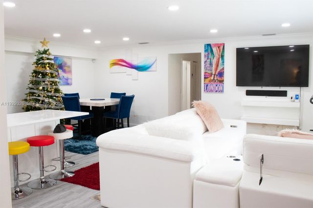 8781 Johnson St, Pembroke Pines, FL 33024