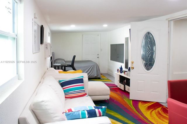 8781 Johnson St, Pembroke Pines, FL 33024