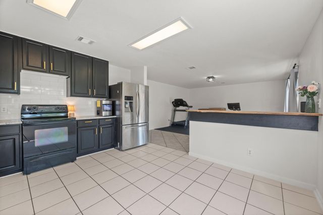 1606 Candlelight DR, Leander, TX 78641