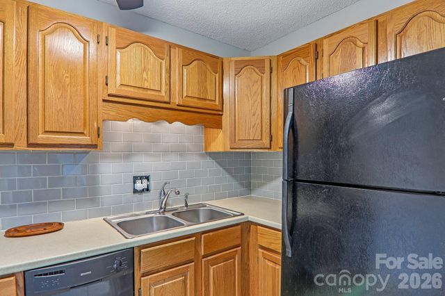 647 Town Mountain Road 212, Asheville, NC 28804