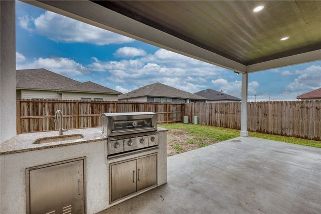 2610 Lady Andrea Dr, Corpus Christi, TX 78415