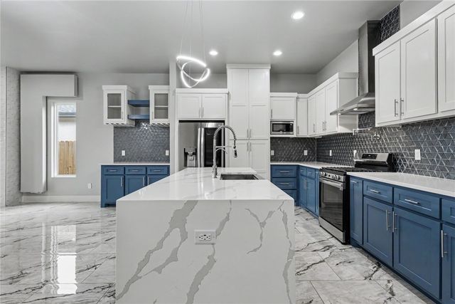 2610 Lady Andrea Dr, Corpus Christi, TX 78415