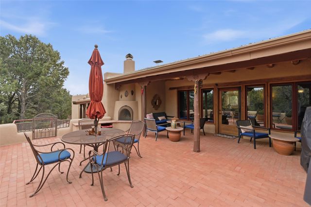 104 Calle Poco, Santa Fe, NM 87501