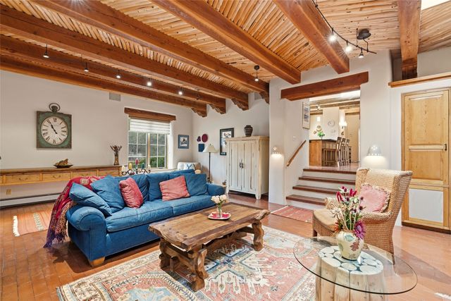 104 Calle Poco, Santa Fe, NM 87501