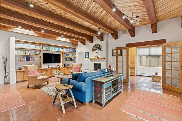 104 Calle Poco, Santa Fe, NM 87501