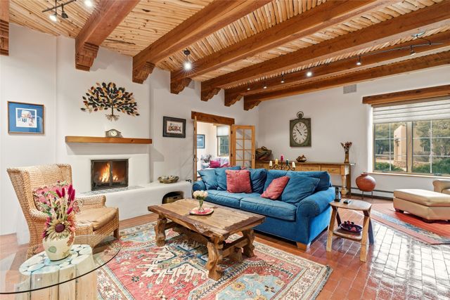 104 Calle Poco, Santa Fe, NM 87501