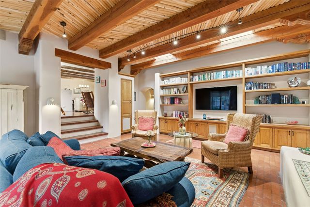 104 Calle Poco, Santa Fe, NM 87501