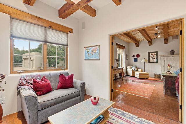 104 Calle Poco, Santa Fe, NM 87501