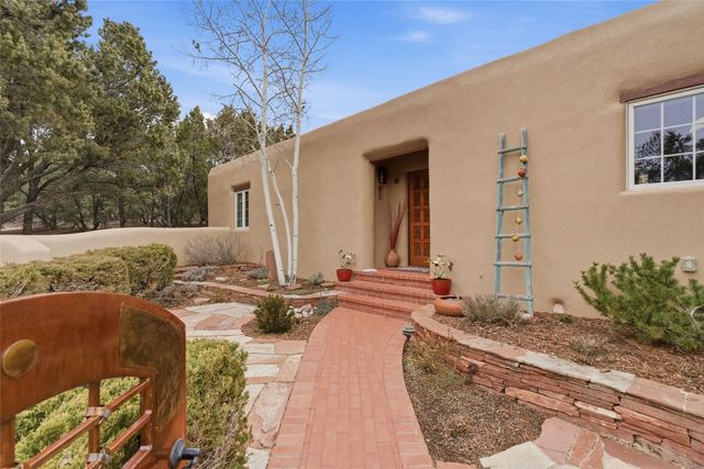 104 Calle Poco, Santa Fe, NM 87501