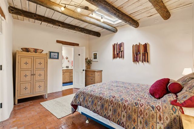 104 Calle Poco, Santa Fe, NM 87501