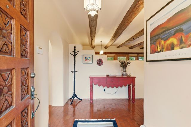 104 Calle Poco, Santa Fe, NM 87501