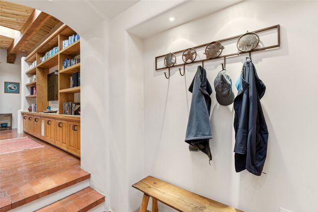 104 Calle Poco, Santa Fe, NM 87501