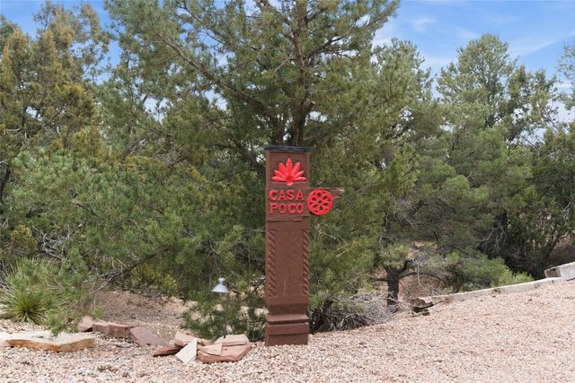 104 Calle Poco, Santa Fe, NM 87501