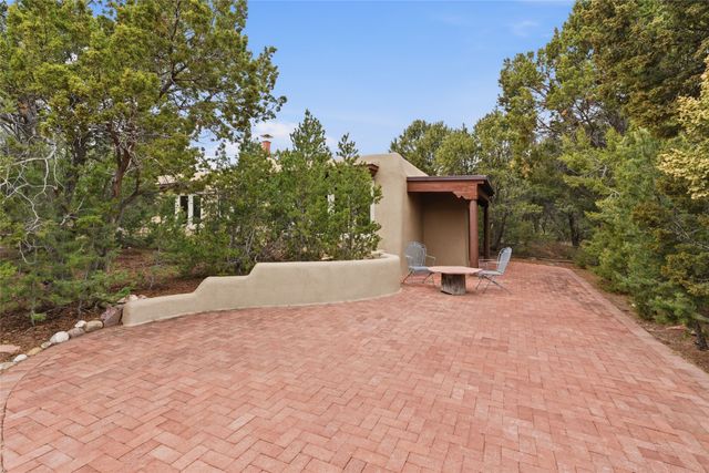 104 Calle Poco, Santa Fe, NM 87501
