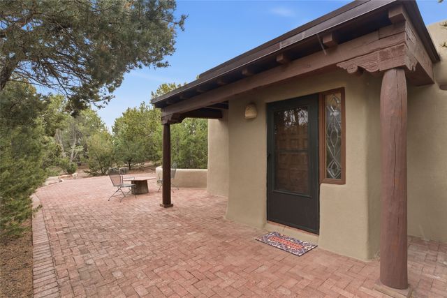 104 Calle Poco, Santa Fe, NM 87501
