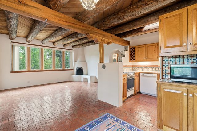 104 Calle Poco, Santa Fe, NM 87501