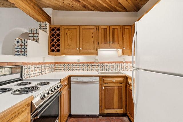 104 Calle Poco, Santa Fe, NM 87501