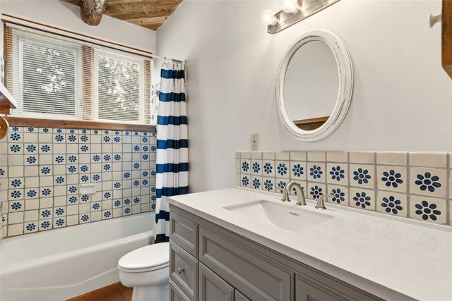 104 Calle Poco, Santa Fe, NM 87501