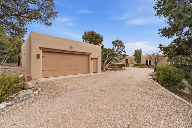 104 Calle Poco, Santa Fe, NM 87501
