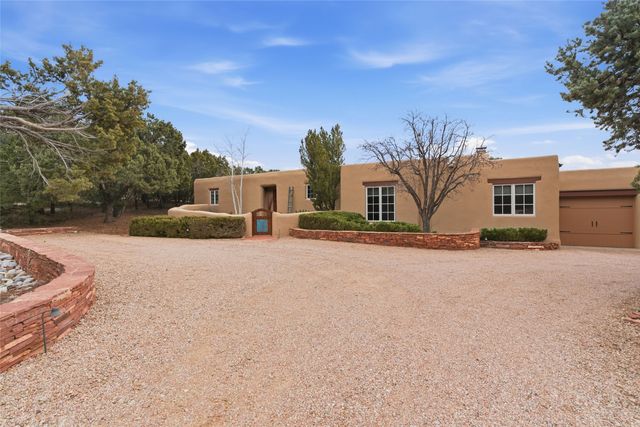 104 Calle Poco, Santa Fe, NM 87501