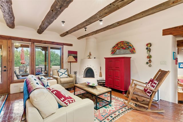 104 Calle Poco, Santa Fe, NM 87501