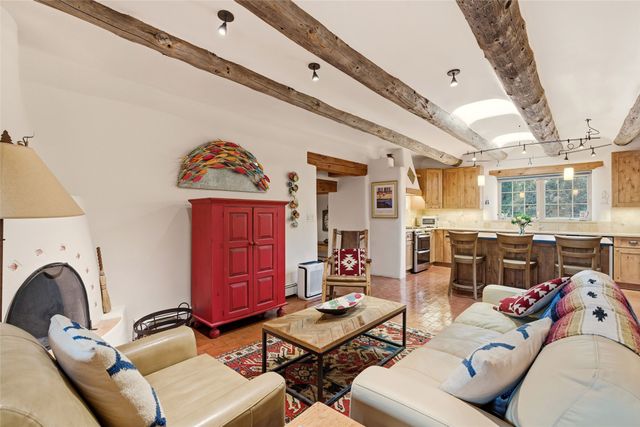 104 Calle Poco, Santa Fe, NM 87501