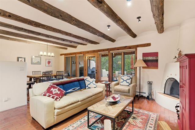 104 Calle Poco, Santa Fe, NM 87501