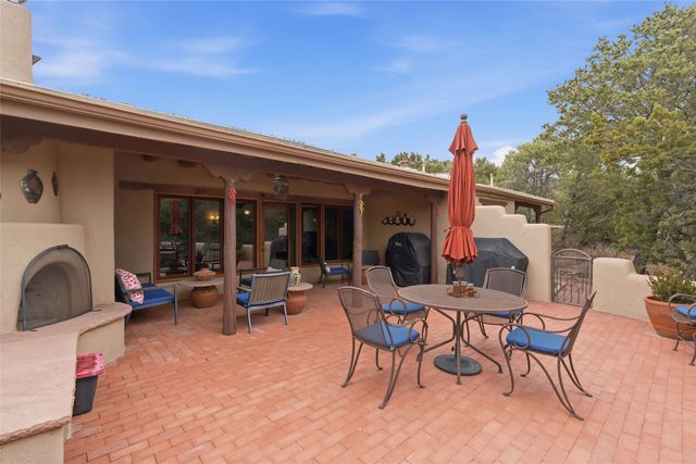 104 Calle Poco, Santa Fe, NM 87501