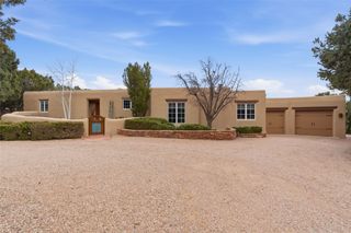 104 Calle Poco, Santa Fe, NM 87501