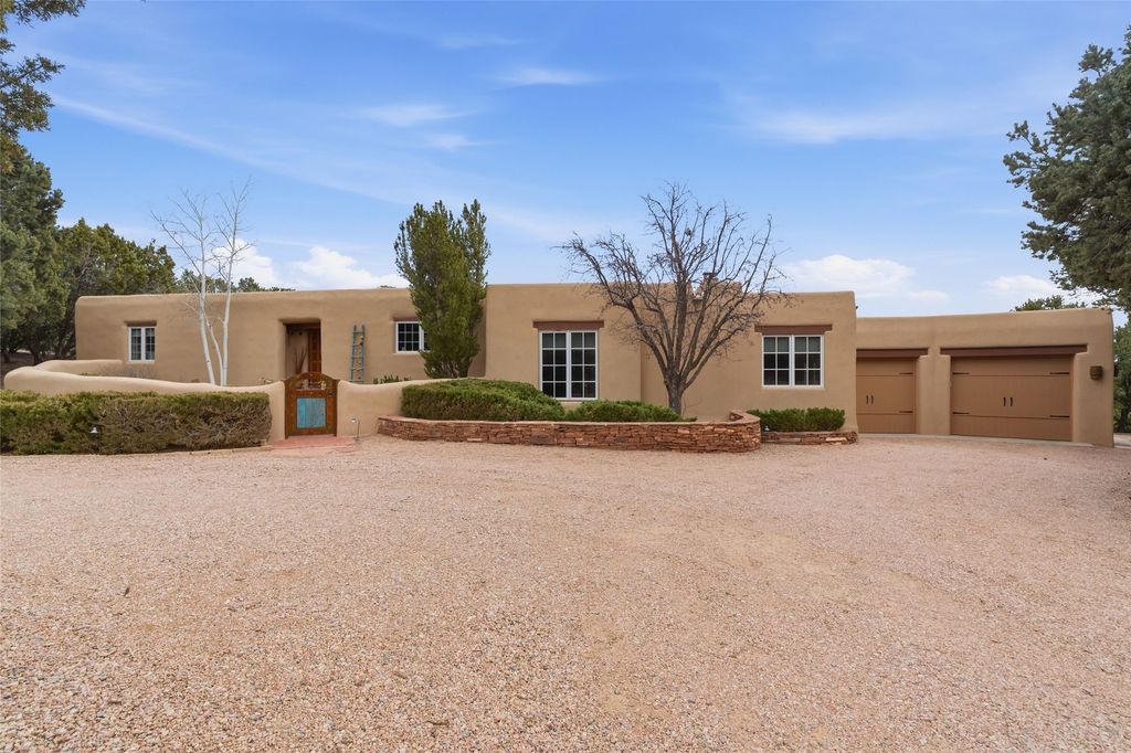 104 Calle Poco, Santa Fe, NM 87501