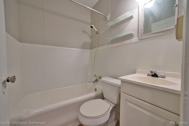 51 Spokane Drive, Pontiac, MI 48341