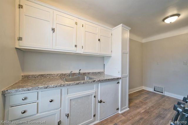 51 Spokane Drive, Pontiac, MI 48341