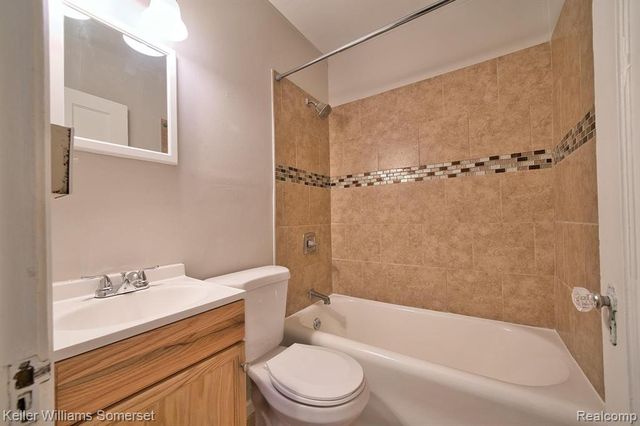 51 Spokane Drive, Pontiac, MI 48341