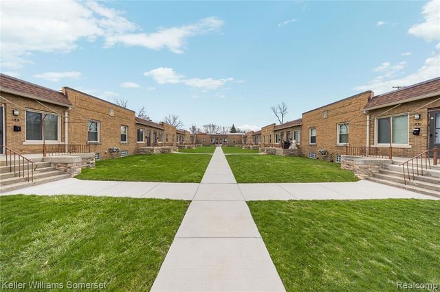 51 Spokane Drive, Pontiac, MI 48341