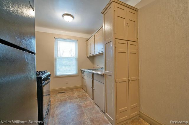 51 Spokane Drive, Pontiac, MI 48341