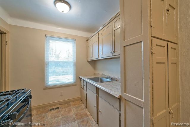 51 Spokane Drive, Pontiac, MI 48341