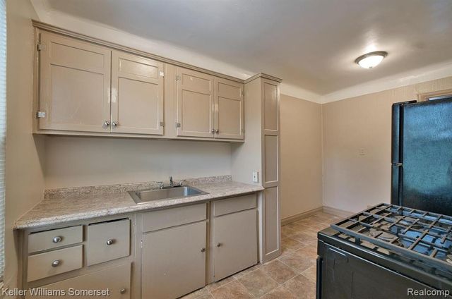 51 Spokane Drive, Pontiac, MI 48341