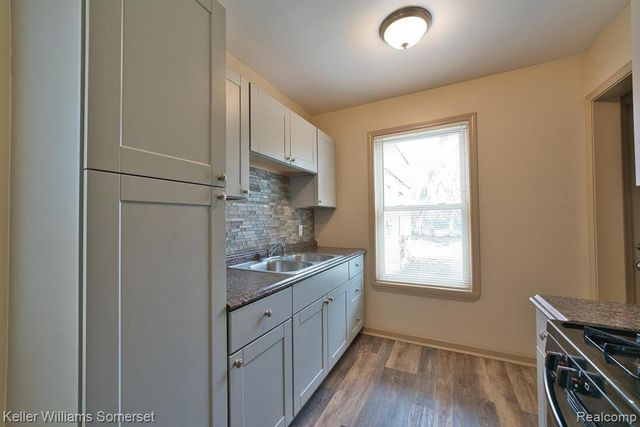 51 Spokane Drive, Pontiac, MI 48341