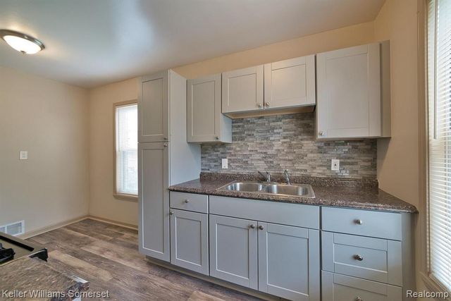 51 Spokane Drive, Pontiac, MI 48341