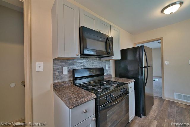 51 Spokane Drive, Pontiac, MI 48341