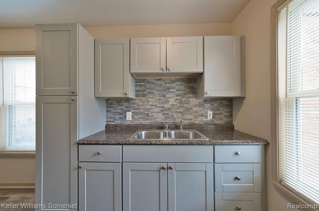 51 Spokane Drive, Pontiac, MI 48341